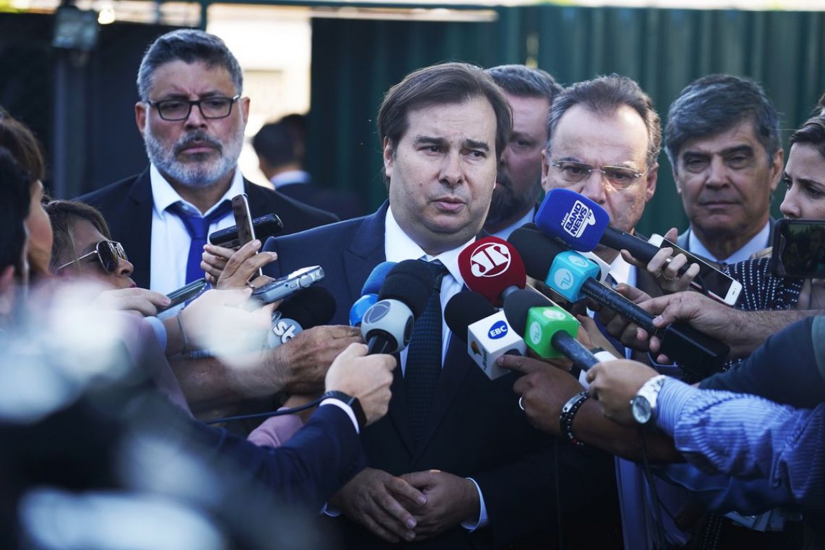 Rodrigo Maia comanda reunião entre parlamentares neste sábado para discutir a Reforma
