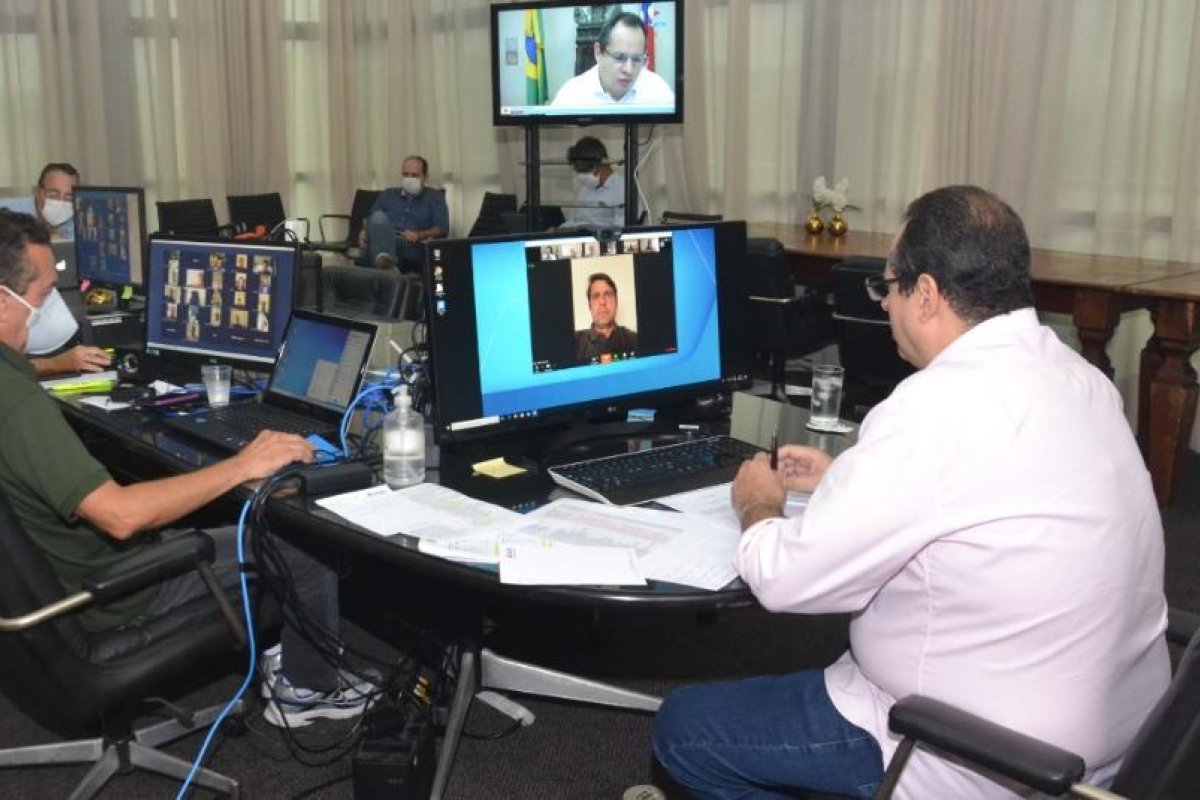 Alba antecipa votações e aprova três projetos