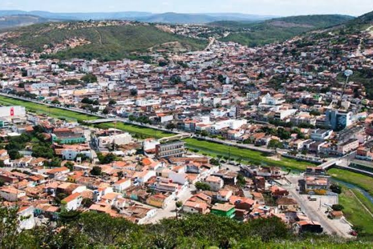 Jacobina autoriza fechamento de comércio