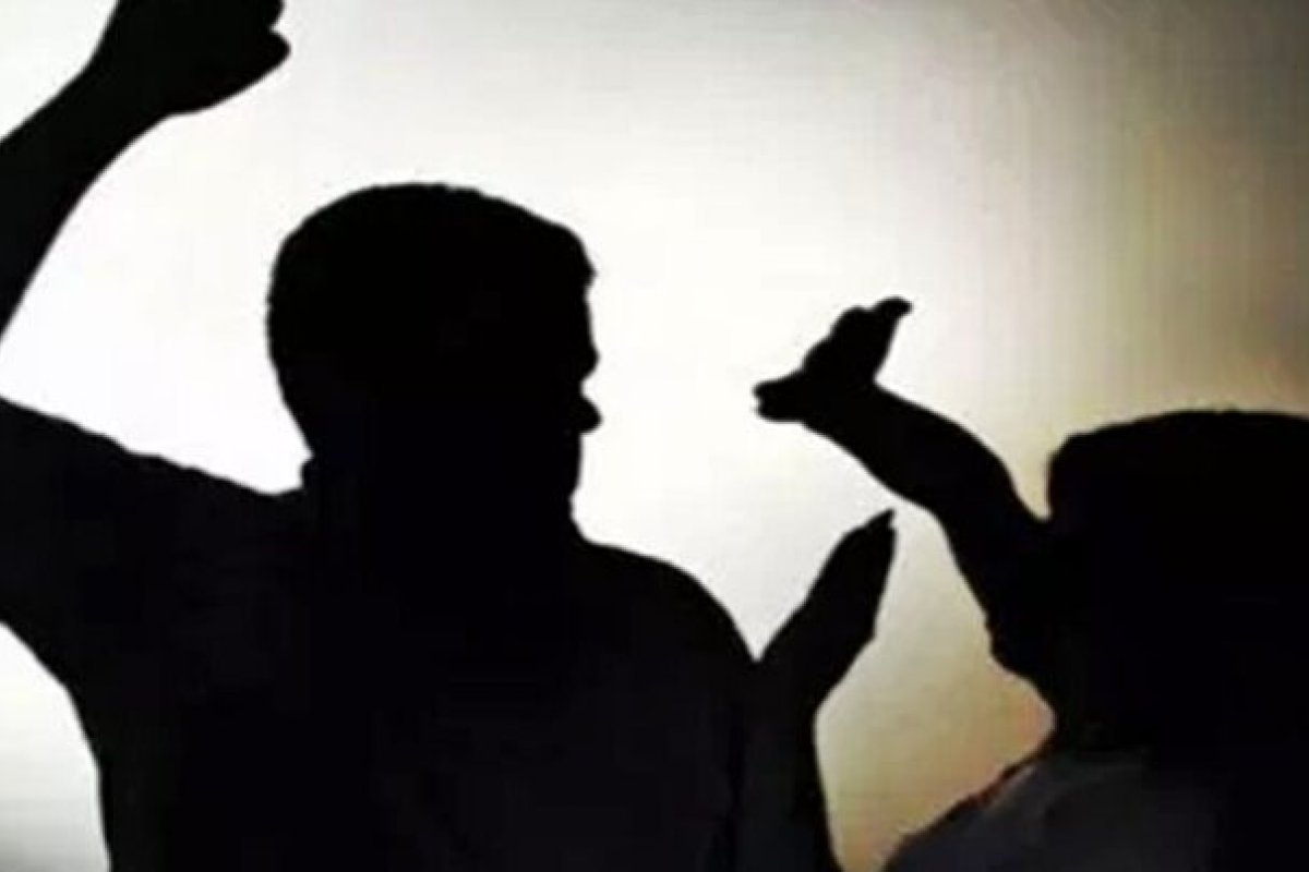 Homem é preso após agredir a mãe que teria recusado esquentar a comida dele