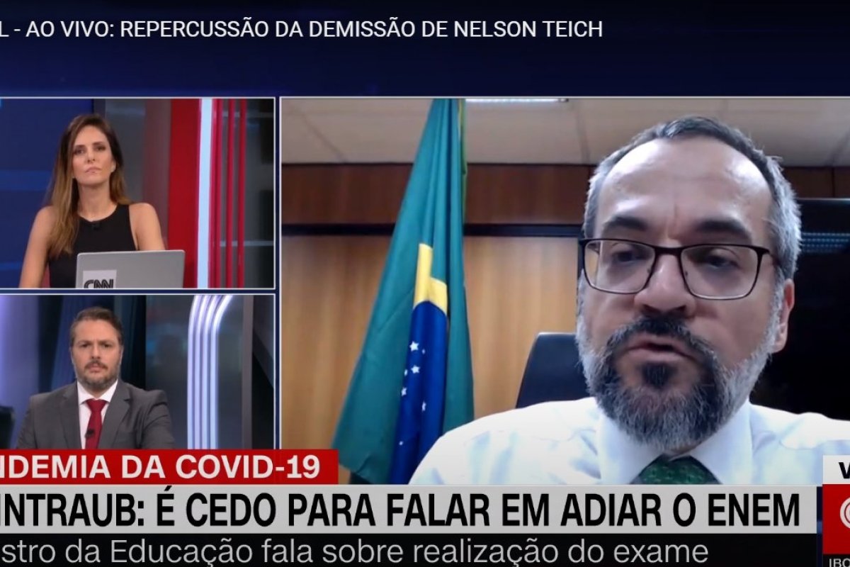 Ministro da Educação "passa pito" em jornalista ao vivo
