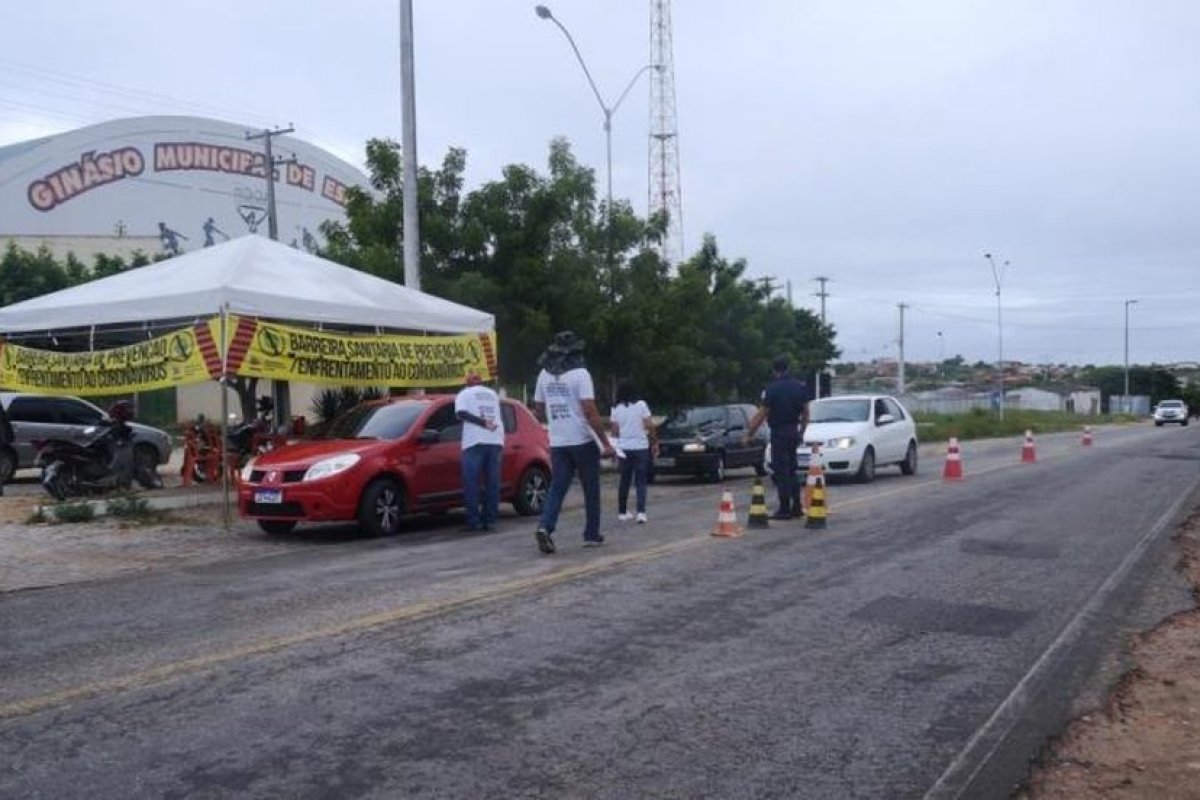 Valente decreta toque de recolher como medida de combate à Covid-19