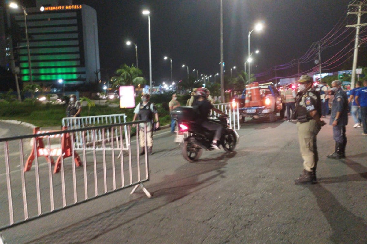 Covid-19: Polícia monitora toque de recolher em Lauro de Freitas