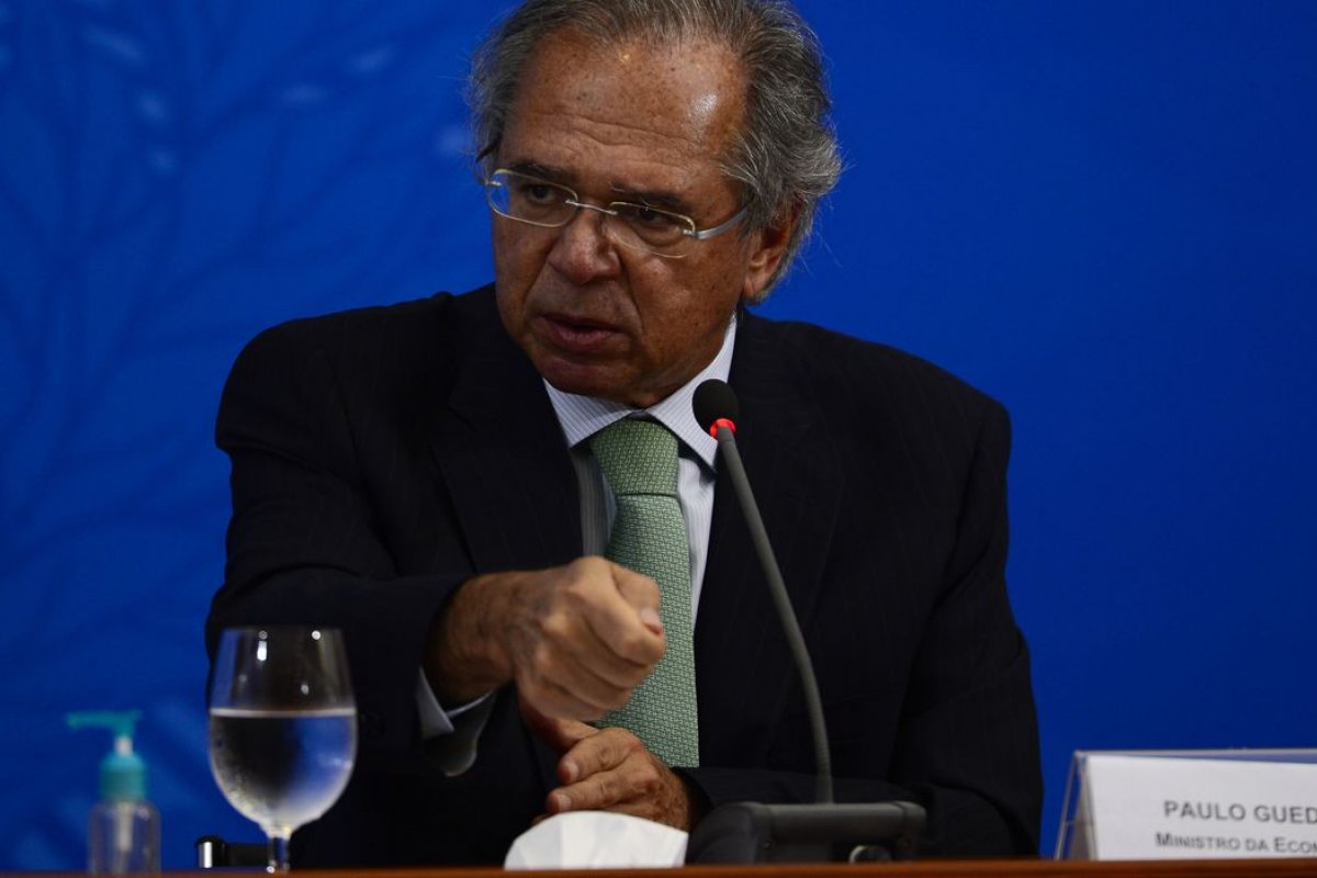 Paulo Guedes diz que servidores públicos precisam ajudar no combate a crise da Covi-19