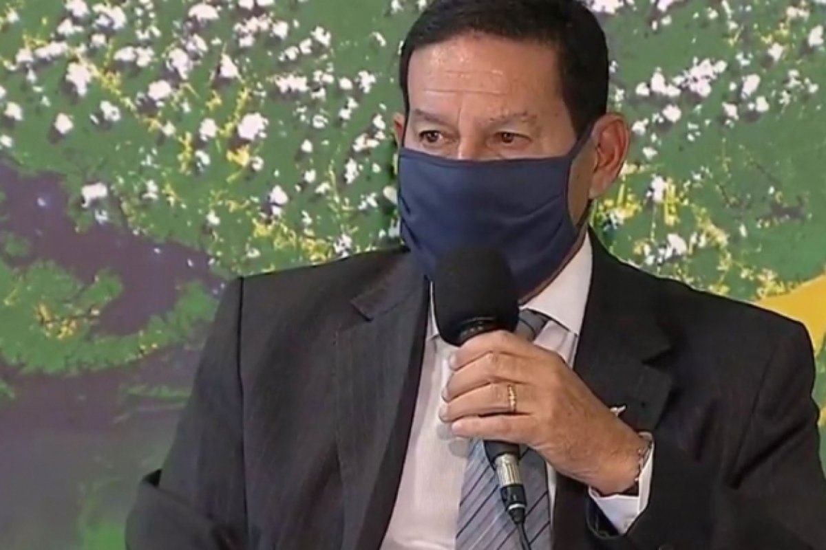 Exame de coronavírus de Mourão e esposa dá negativo, informa assessoria