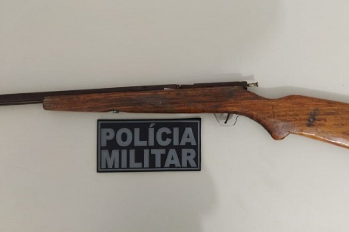 Menino de 11 anos é atingido por bala após criança de 8 anos atirar com espingarda