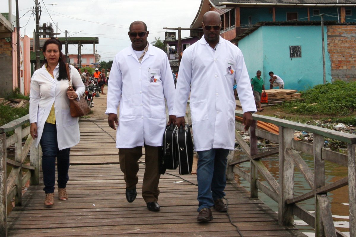 Governo concede registro para cubanos reintegrarem o Mais Médicos