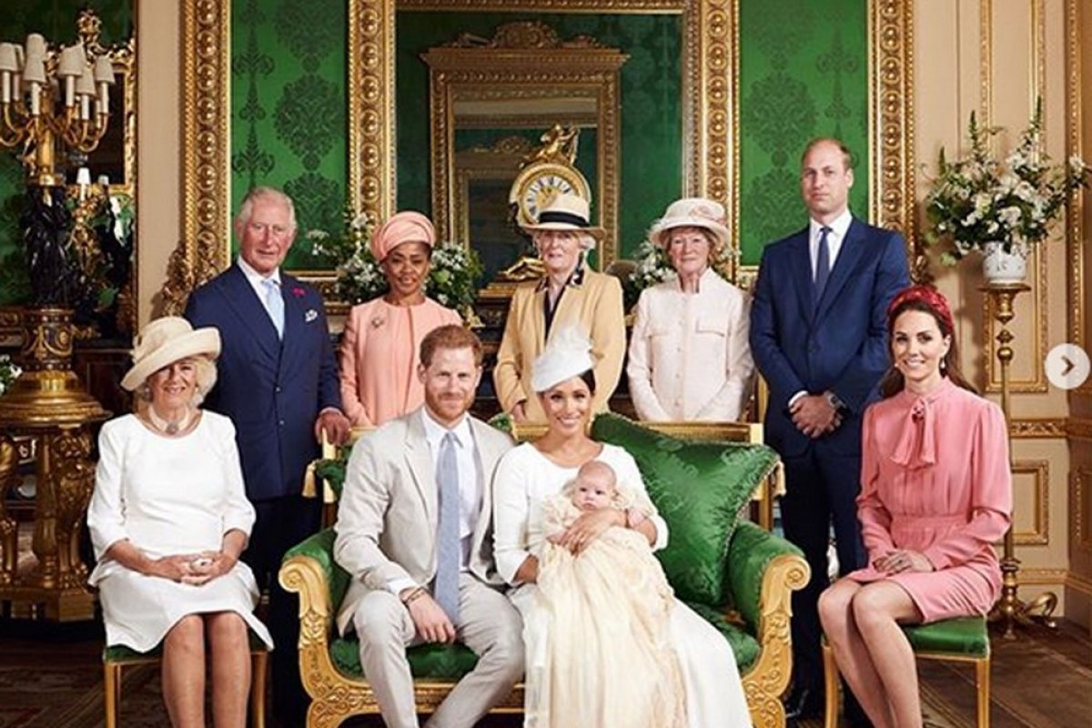 Príncipe Harry e Meghan Markle batizam o filho