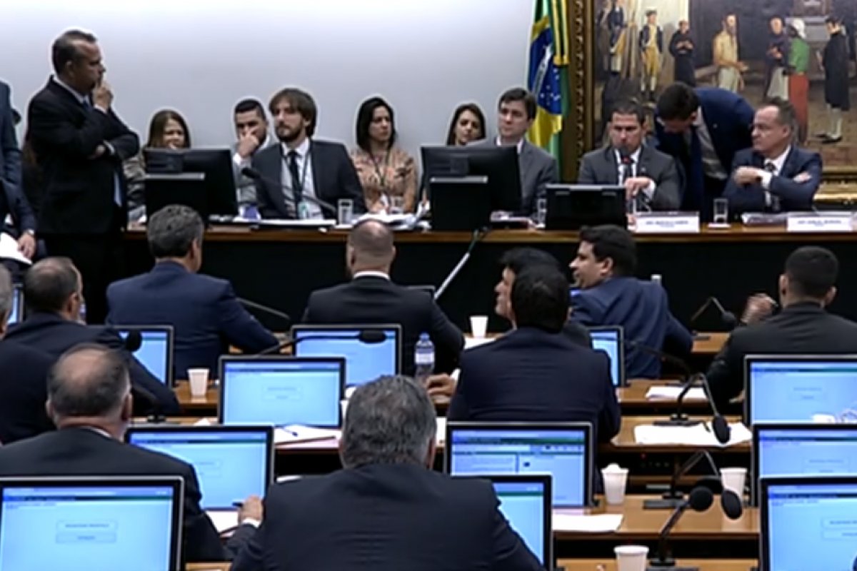 Maia recebe líderes de partidos para articular votação da PEC da Previdência