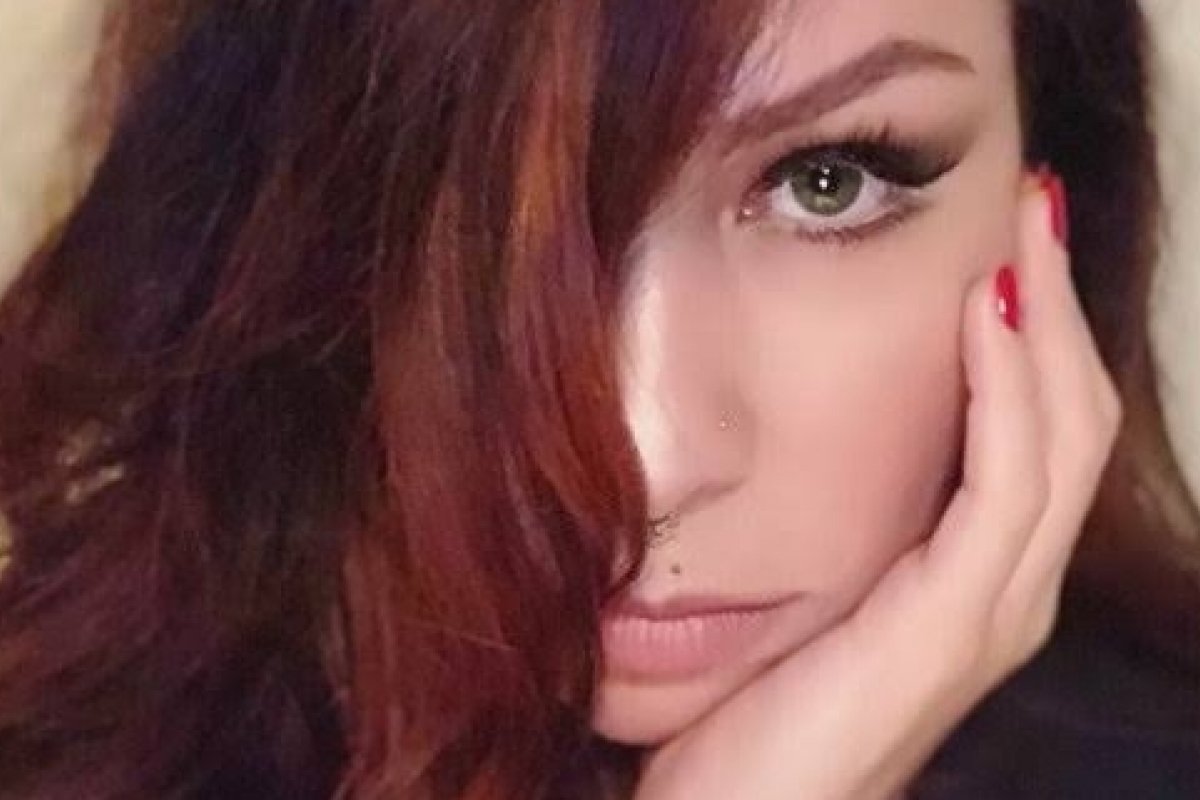 Pitty compartilha fotos raríssimas da filha