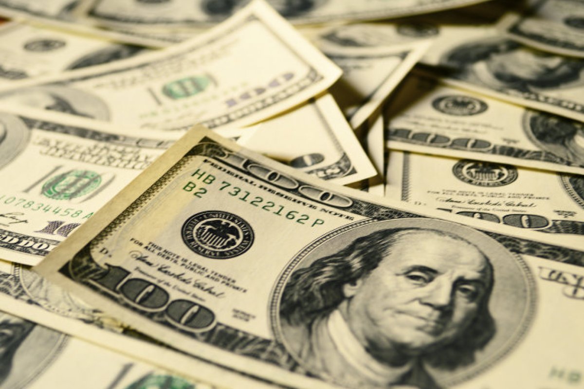 Dólar inicia pregão cotado próximo de R$ 5,70