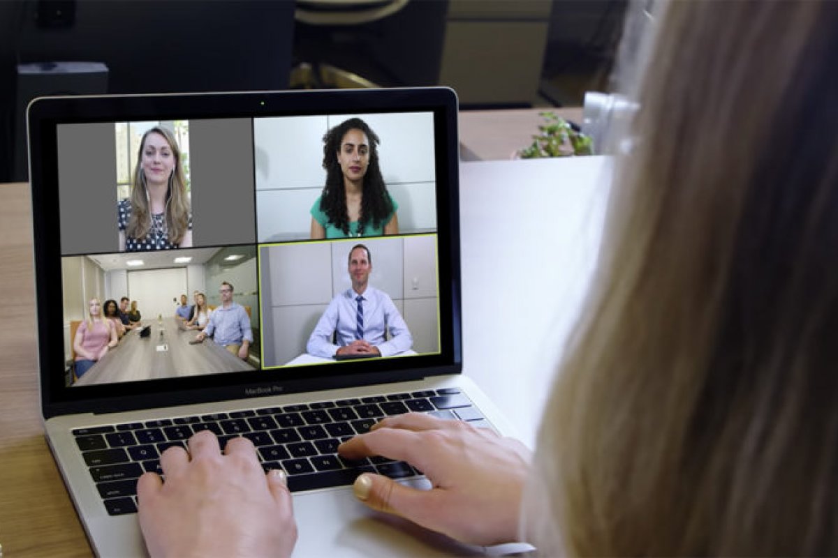 Zoom volta a negar compartilhamento de dados para o Facebook