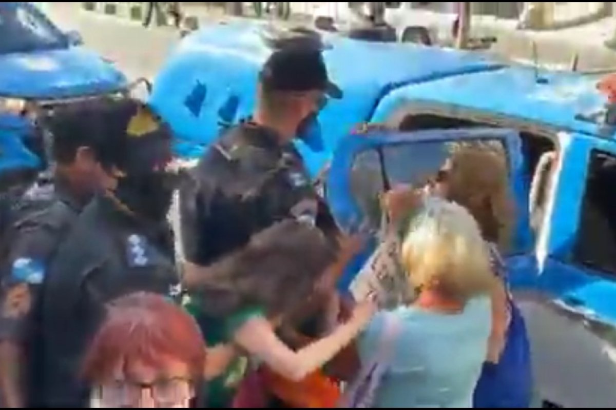 PM do Rio prende idoso por questionar lockdown de Witzel