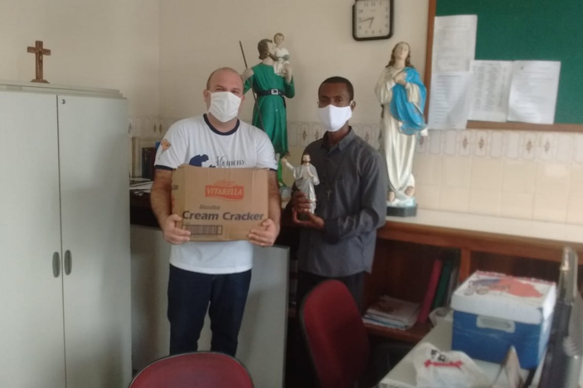 Vitória e Devoção a São Francisco Xavier fazem doações às famílias que tiveram seus imóveis alagados no Parque São Cristóvão