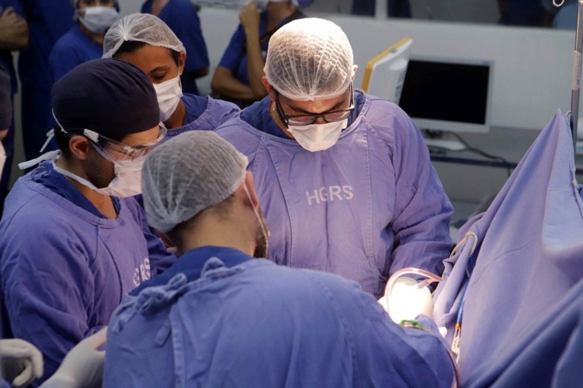 Hospital de Salvador realiza cirurgias cerebrais em pacientes acordados
