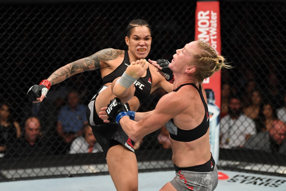 Belo chute mantém título de Amanda Nunes no UFC