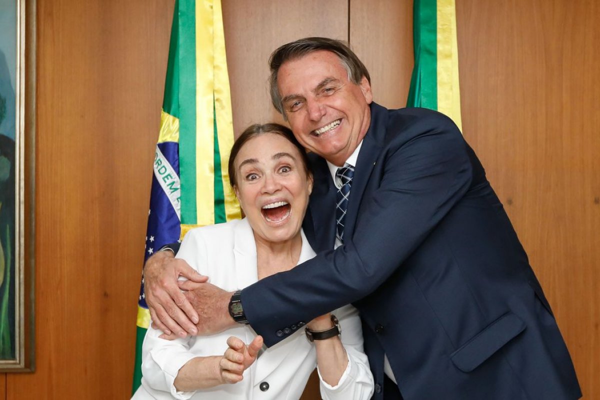 Regina Duarte deixa secretaria de Cultura do governo Bolsonaro