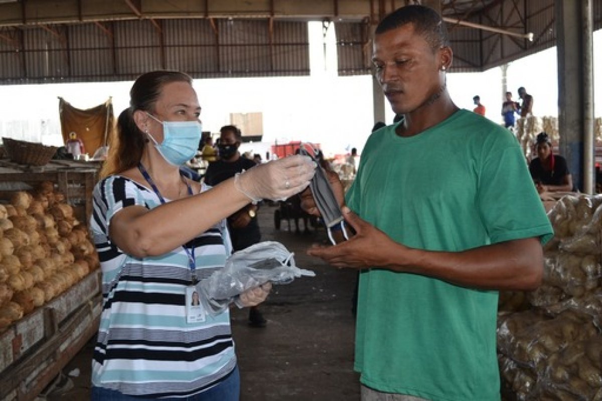 Ceasa distribui 4,5 mil máscaras e imuniza funcionário contra H1N1