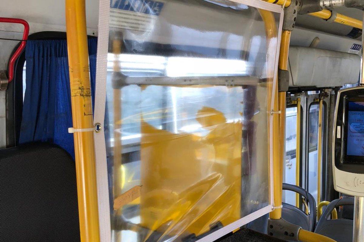 Ônibus ganham proteções para motoristas e cobradores