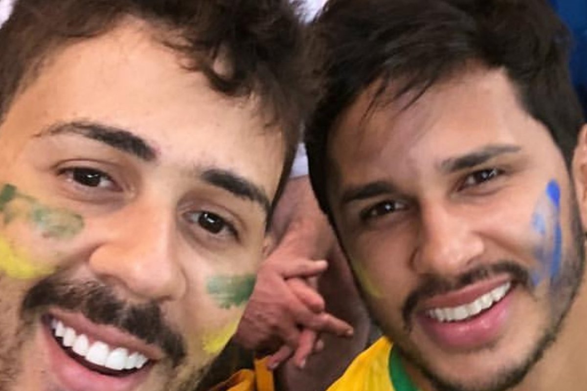 Humorista Carlinhos Maia e marido são expulsos da Disney