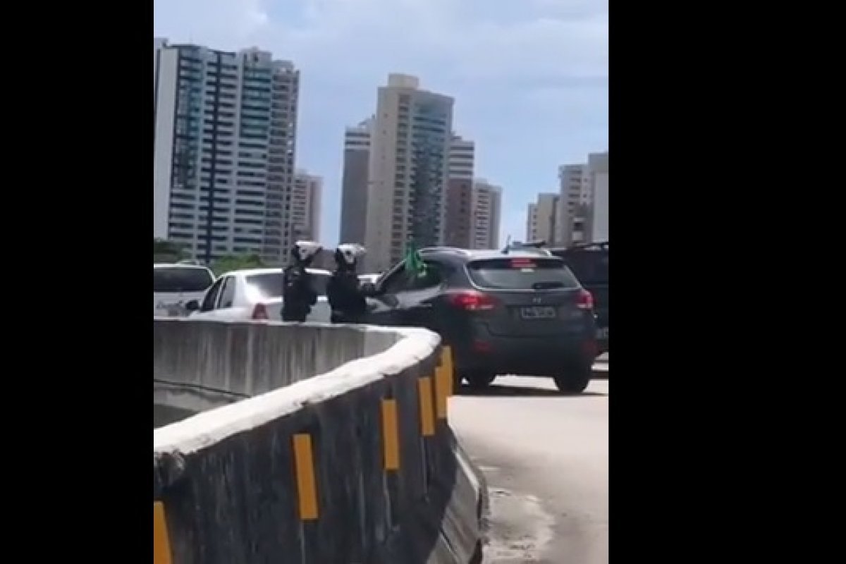Mulher abordada por polícia do Ceará, desmente versão da SSP