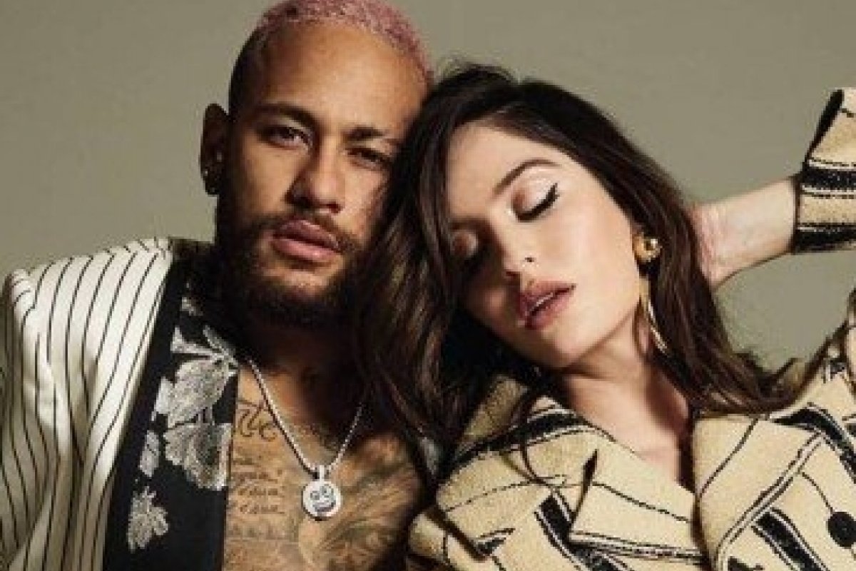 De cabelos rosa, Neymar será capa de revista na Rússia com affair