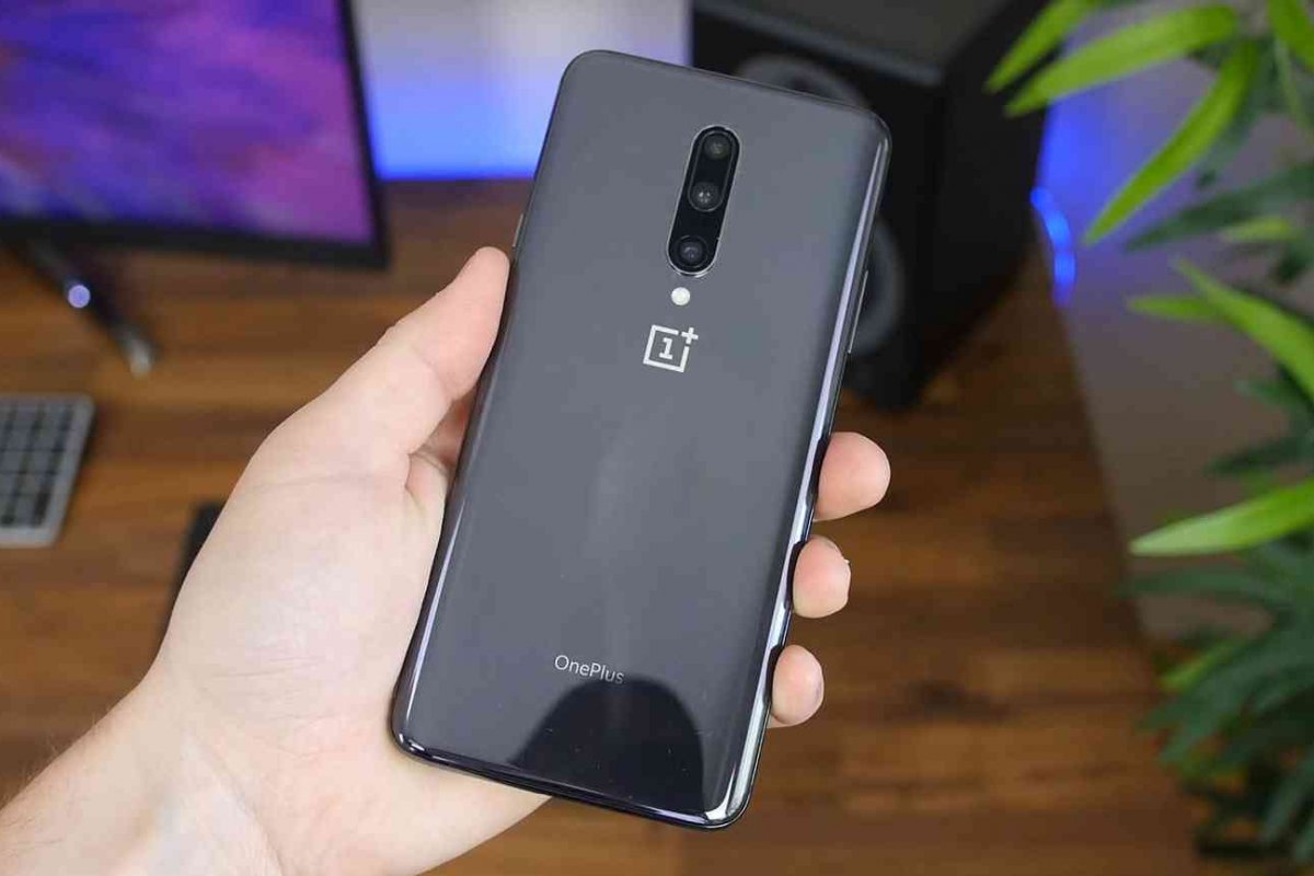 OnePlus desativa filtro que permitia ver através das roupas