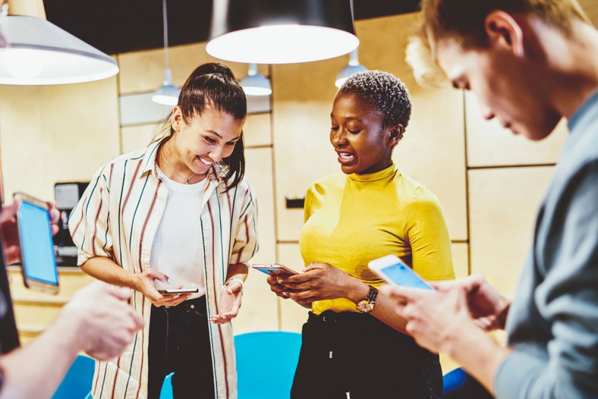 Estudo revela que a geração millennial é a que mais respeita o isolamento social