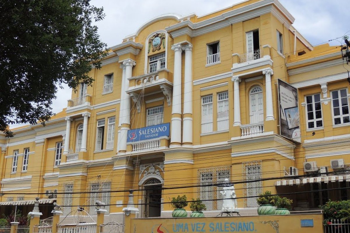 Ambulante que vende cachorro quente no Colégio Salesiano recebe ajuda em meio à pandemia