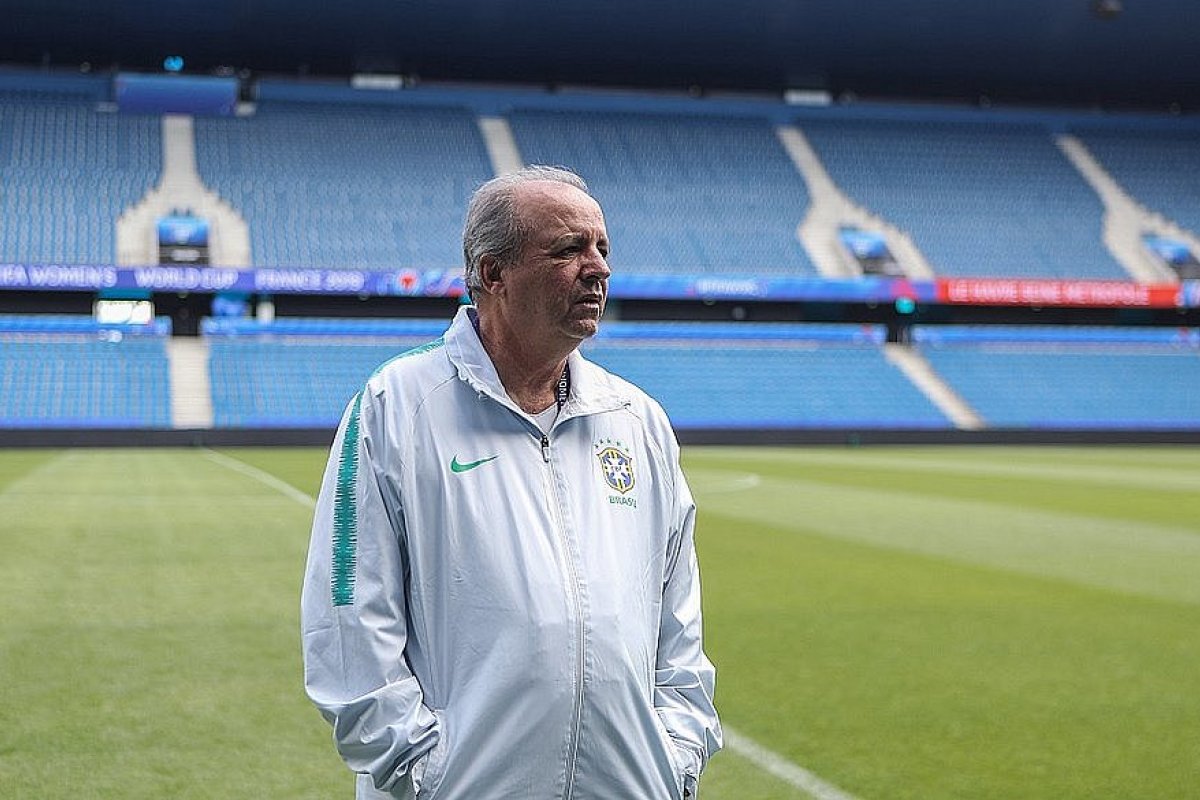 Ex-técnico da dupla Ba-Vi, Vadão é internado em Unidade de Terapia Intensiva