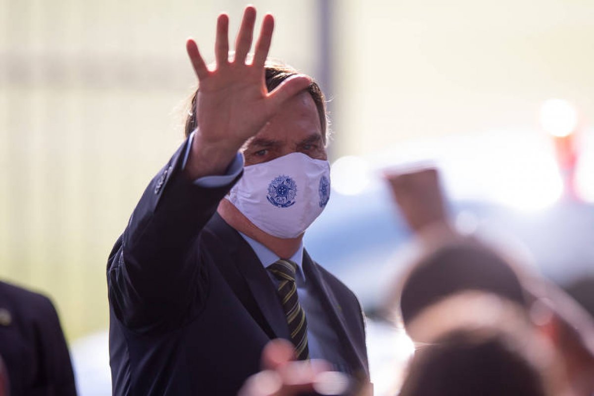 Bolsonaro disse que o retorno às aulas depende de governadores e prefeitos