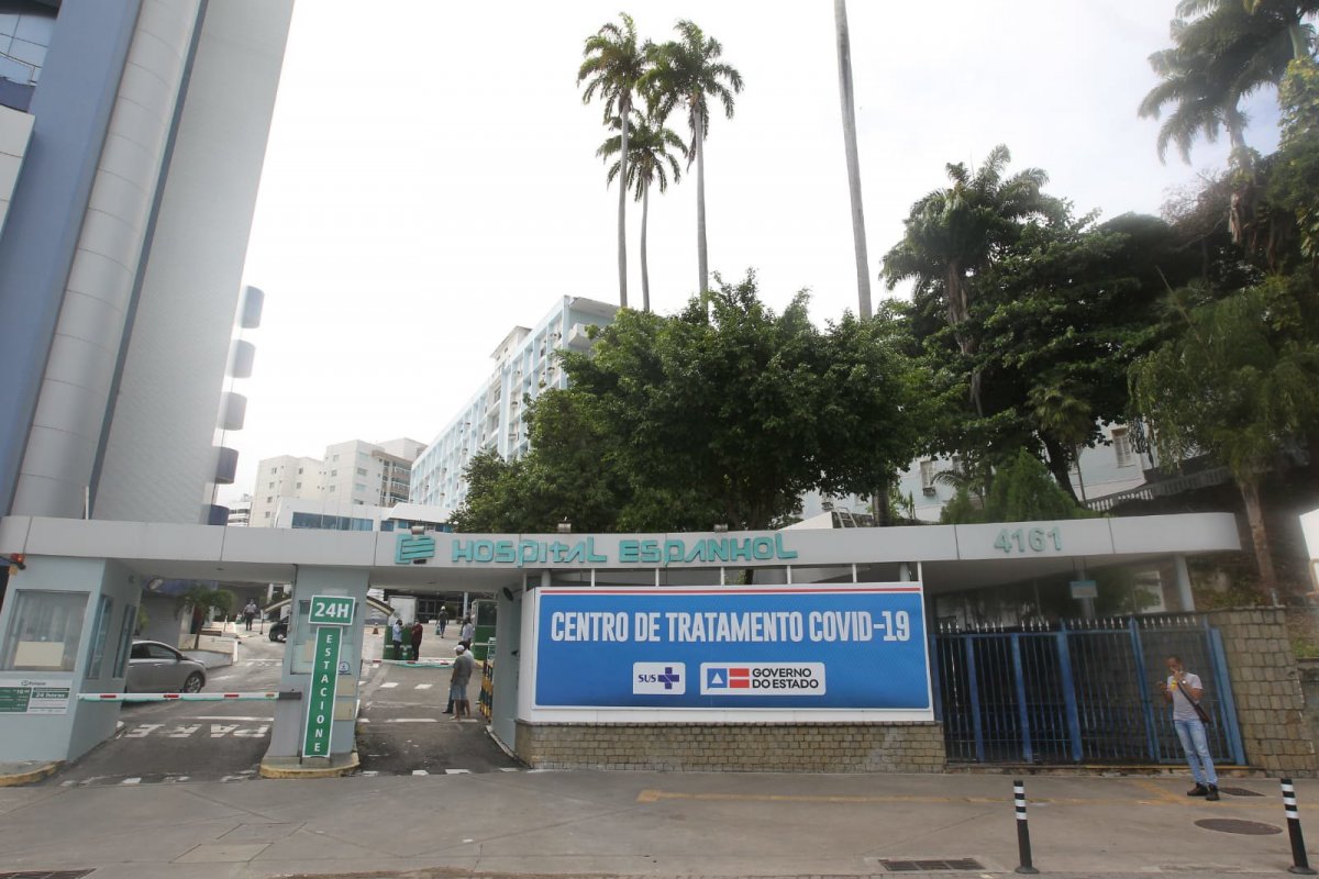 Covid-19: Hospital distribui braços mecânicos para comemorar Dia do Abraço