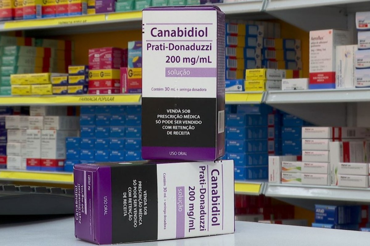 Medicamento a base de maconha chega nas farmácias brasileiras