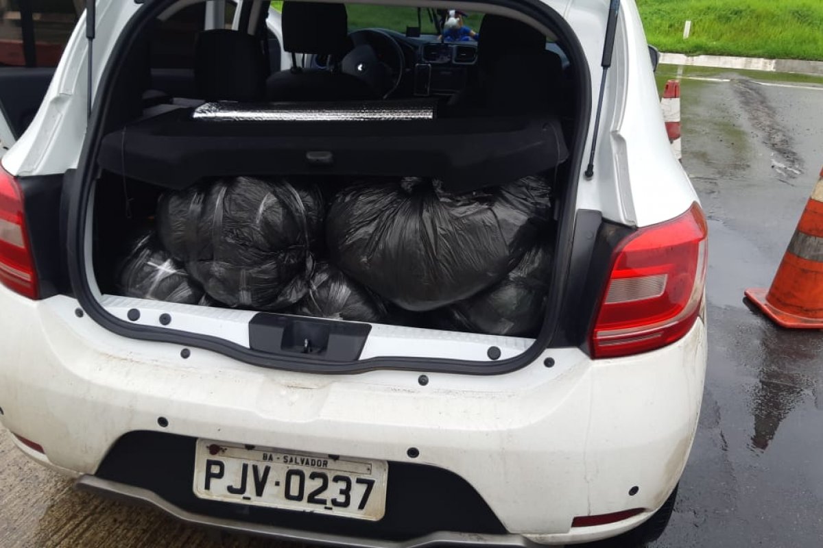 Homem é preso com 40 quilos de maconha em Simões Filho