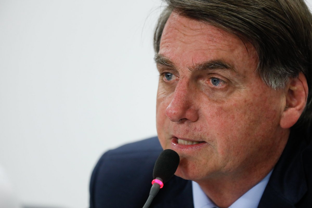 "Não pode trocar o chefe dele? Troca o ministro! E ponto final", diz Bolsonaro em reunião