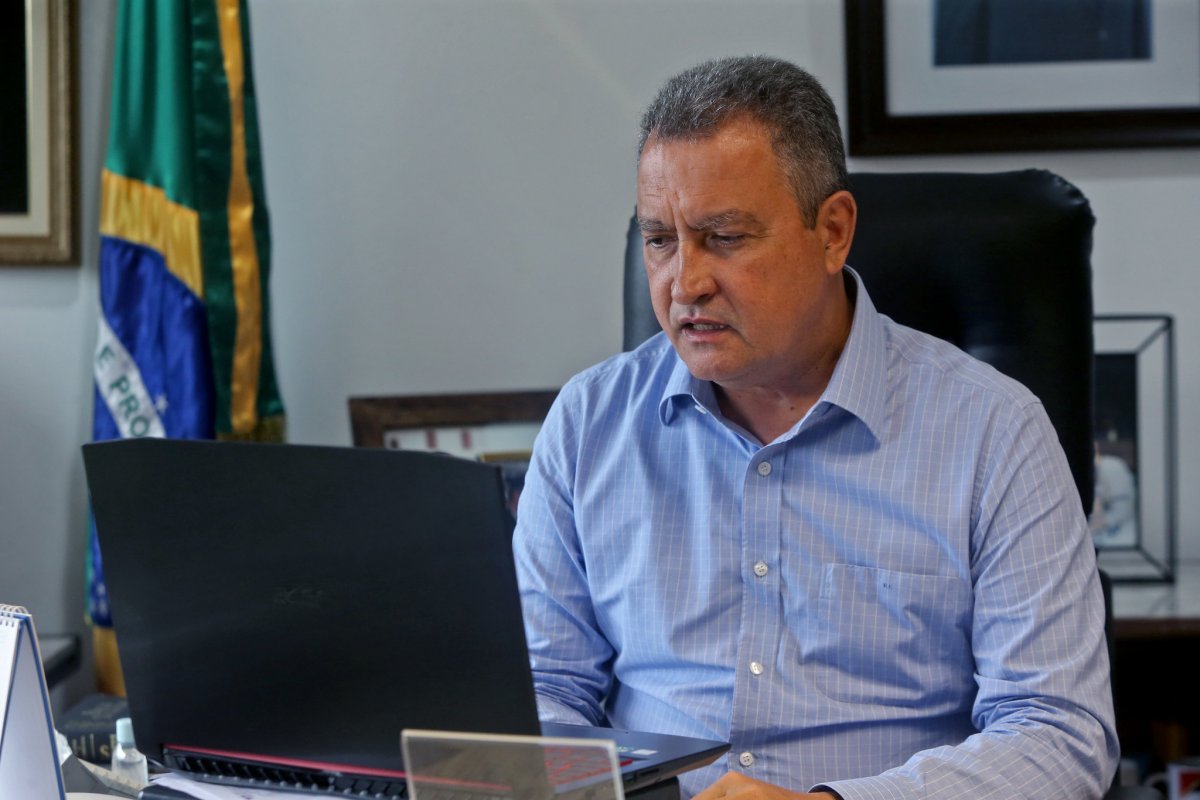 "Vejo o noticiário com perplexidade", diz Rui Costa sobre vídeo de reunião ministerial 