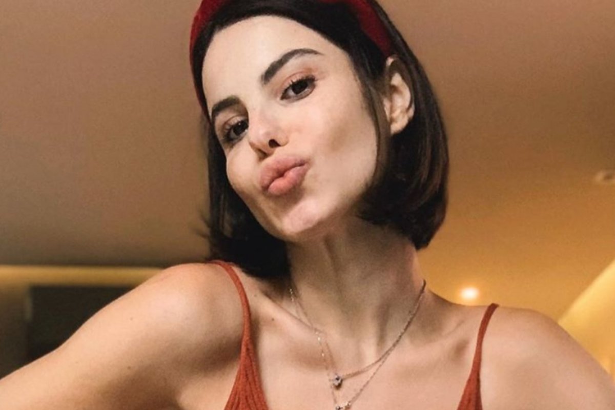 Grávida de seu primeiro filho, Sthefany Brito exibe barriga na web