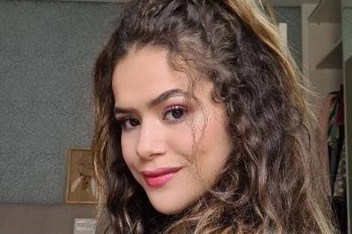 Maisa Silva completa 18 anos e vai à loucura após receber homenagem de Selena Gomez