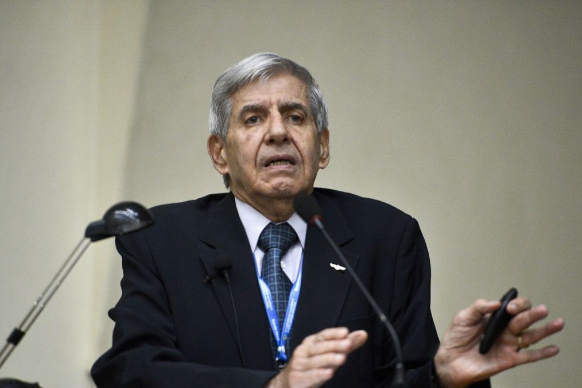 Ministro da Defesa diz ter concordado com nota de Heleno