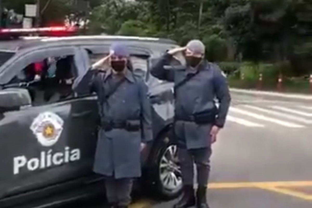 Veja vídeo: Polícia Militar de São Paulo dá apoio a manifestantes pró Bolsonaro
