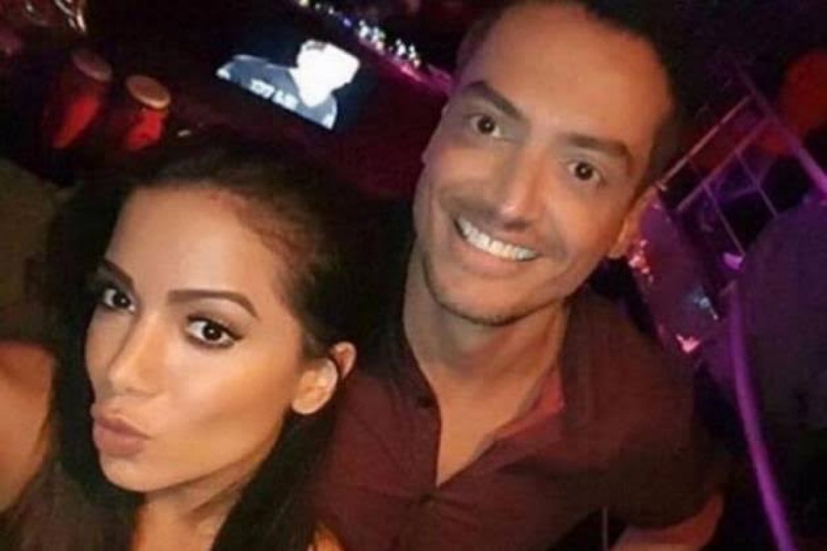 Anitta desabafa sobre áudios e prints vazados e revela que é ameaçada e chantageada há anos por Leo Dias
