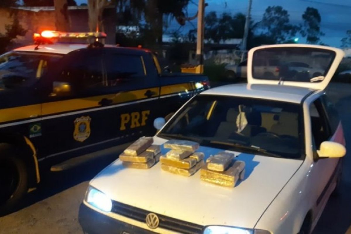 PRF apreende mais de 18 kg de maconha em veículo na Bahia
