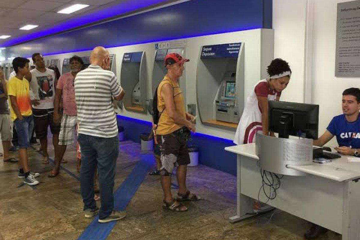 Governo da Bahia antecipa pagamento de aposentados e pensionistas