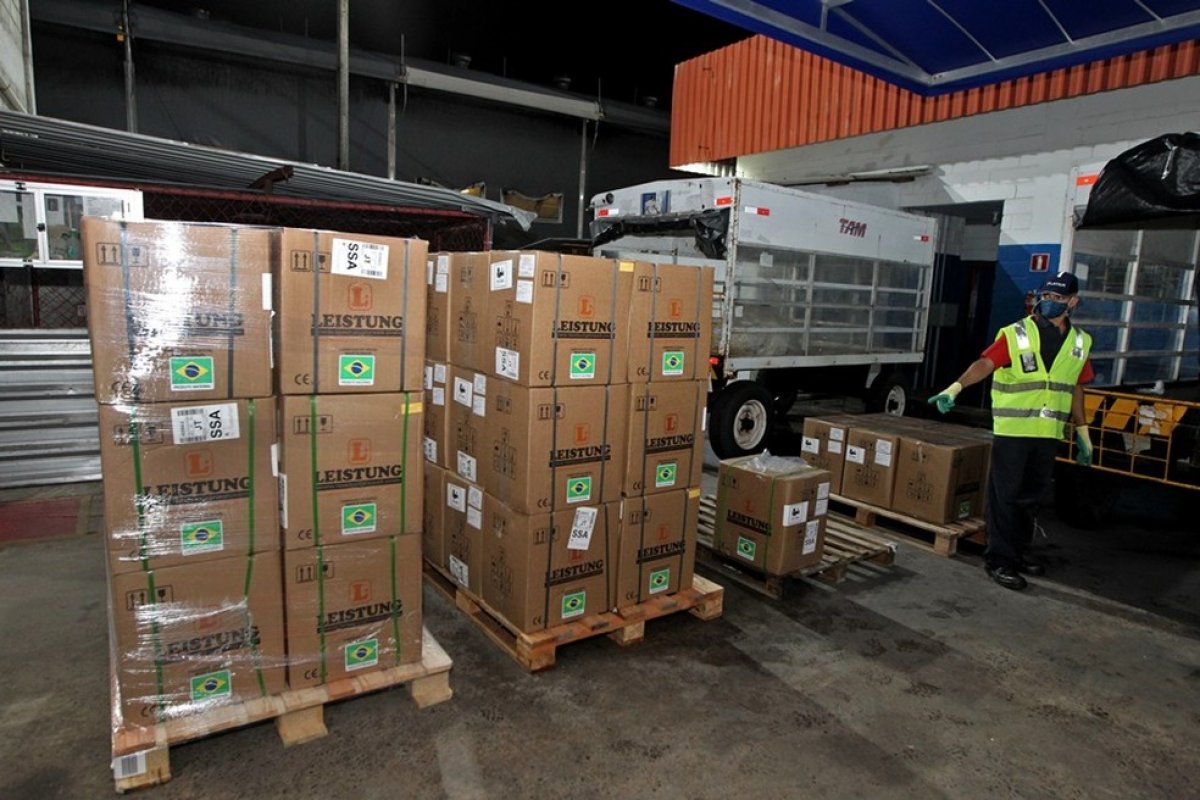 'Conseguimos vencer o momento mais difícil', diz Secretário de Saúde da Bahia após chegada de respiradores