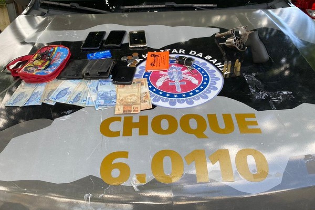 Adolescente é apreendida e homem é preso em flagrante em Sussuarana