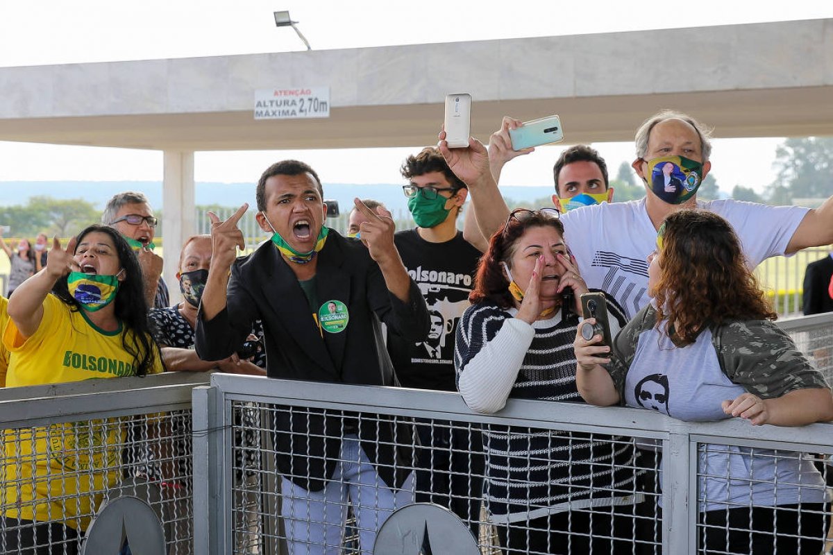 Folha de S. Paulo e Globo suspendem cobertura na Alvorada por falta de segurança