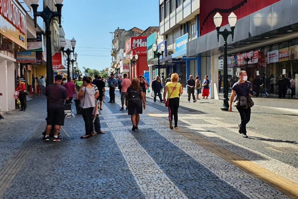 Casos de coronavírus no Sul crescem 86% em meio a reabertura de comercio