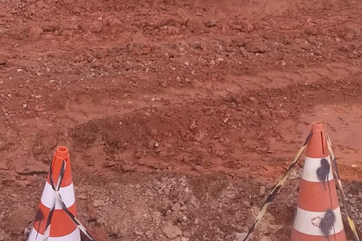 Morador de Buraquinho denuncia obra sem alvará da prefeitura em área ambiental