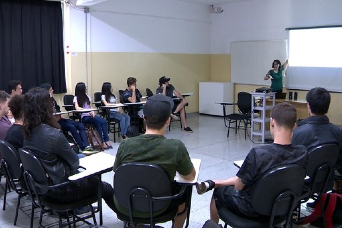 Universidade abre processo seletivo para contratar professores nas unidades de Salvador e Feira de Santana