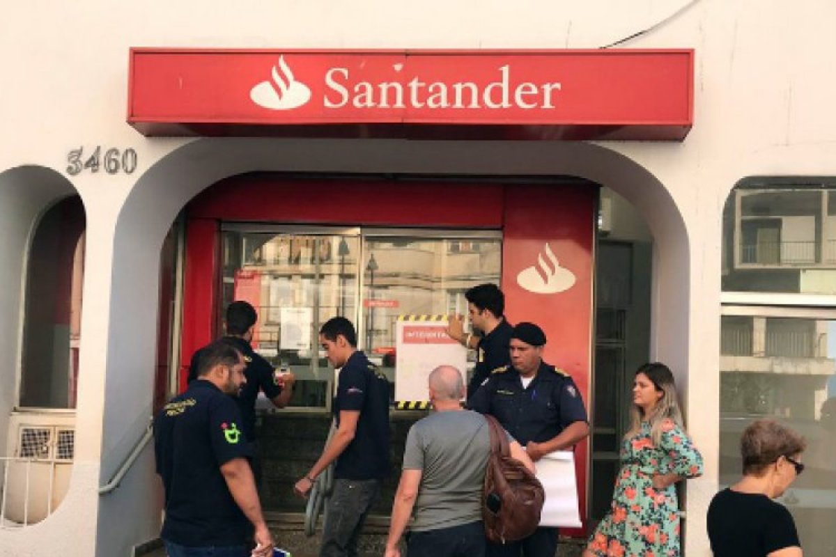 Sindicato dos Bancários consegue liminar e Santander terá de garantir feriado a categoria